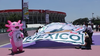 Con “Ajolote buscador” familiares de personas desaparecidas exhiben la crisis en México rumbo al Mundial 2026