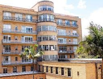 La decisión, tomada por la Junta Directiva el pasado 19 de junio - crédito Fundación Hospital San Carlos/Facebook