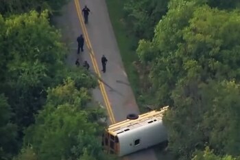La Bullitt County Sheriff’s Office quedó a cargo de la investigación sobre las causas del choque del autobús escolar en Kentucky (Captura de video)