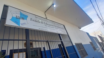 Una adolescente apuñaló en el cuello a un compañero en la puerta de una escuela en San Martín