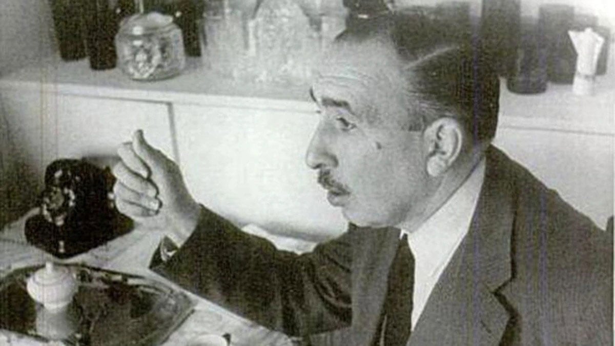 Bernardo Alberte había nacido en 1918 en Avellaneda. Hizo la carrera militar. Cuando era teniente intentó sublevar a la Escuela de Infantería de Campo de Mayo en protesta por la detención de Perón en octubre de 1945