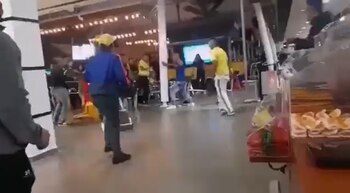 Fuerte enfrentamiento entre hinchas durante