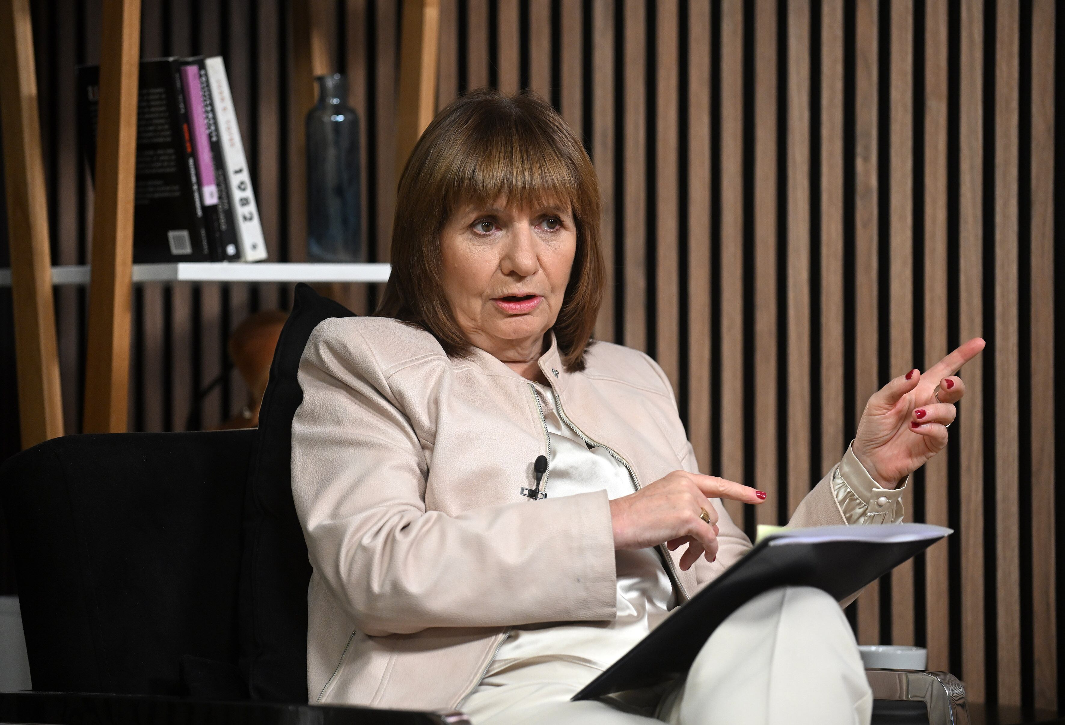 Patricia Bullrich dispuso presentar una denuncia contra el sindicalista Aguiar
