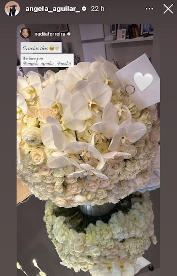 Los cantantes le enviaron flores