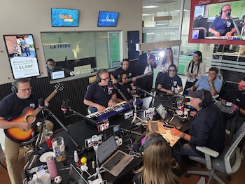 Marito Rivera llegó a La Tribu para hablar sobre la celebración de sus 55 años de carrera musical, tiempo el que ha consolidado su legado en la música salvadoreña./ (Redes Marito Rivera y su Grupo Bravo)
