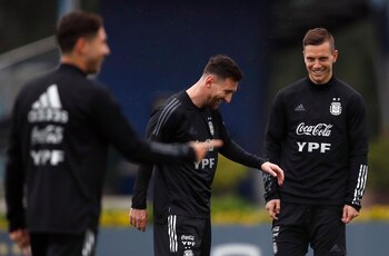 Risas entre Lionel Messi y