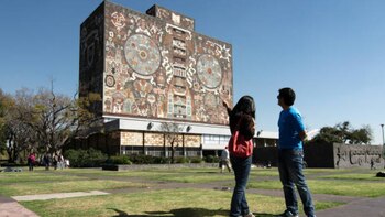 Al menos cinco facultades de