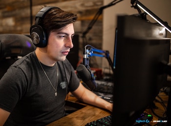 Shroud volvió a Twitch con media de 222.000 viewers. Actualmente tiene 10.2 millones de seguidores.