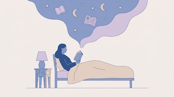 Ilustración plana de una persona recostada en la cama leyendo un libro; una nube azul y lila con libros, lunas y estrellas emerge sobre su cabeza, junto a una mesita con lámpara.