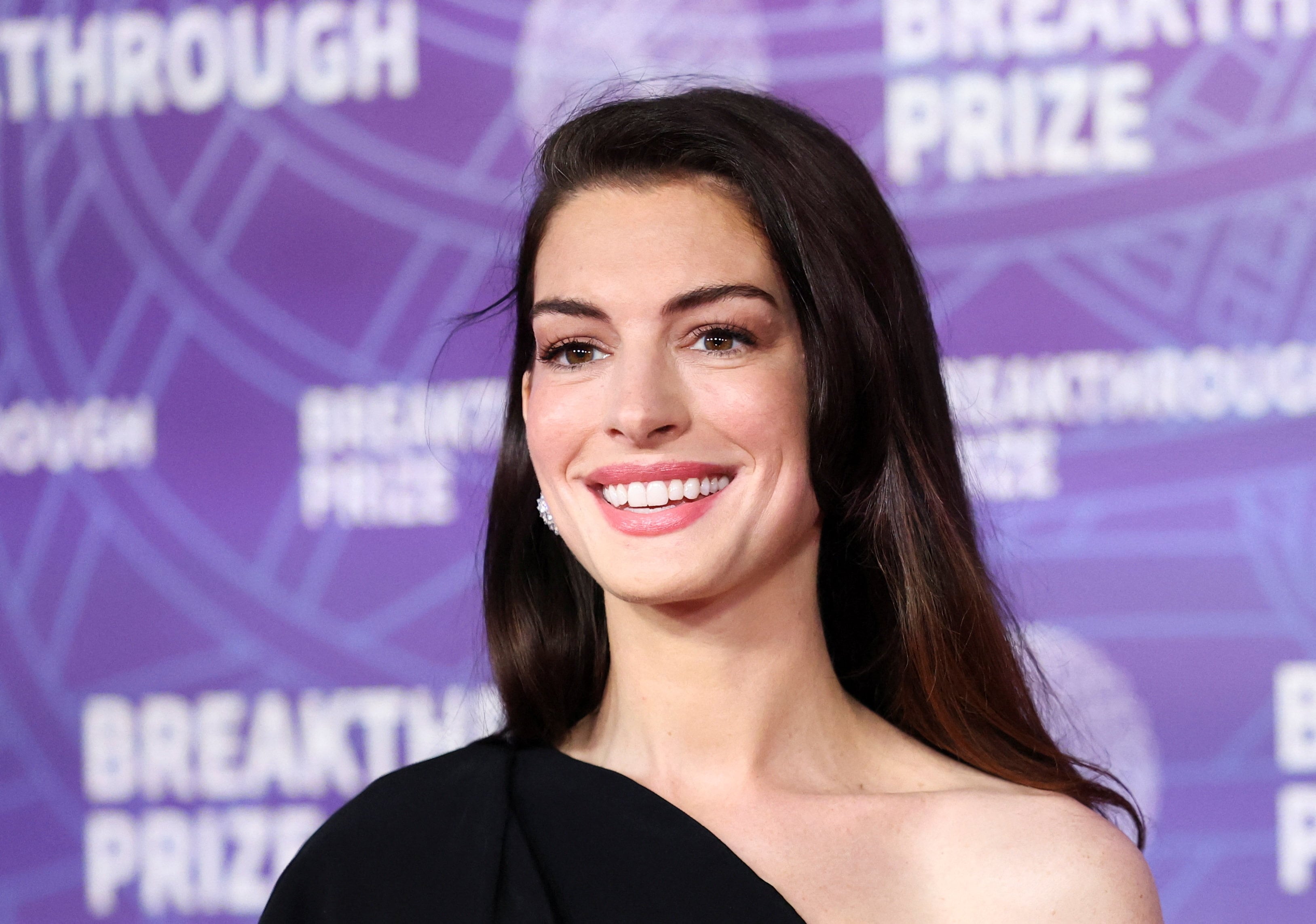 Anne Hathaway fue anunciada por Paramount Pictures como dueña de un equipo de carreras e ingeniera en la película (REUTERS/Mario Anzuoni)