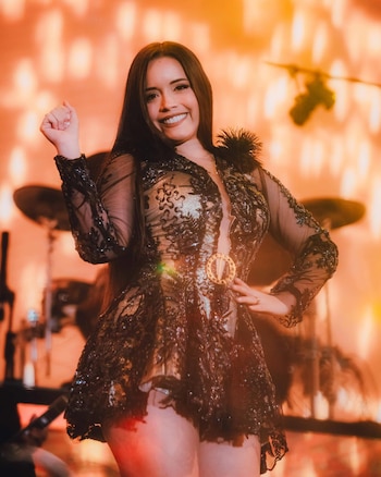 La cantante Kiara Lozano explicó cómo ocurren los tocamientos en conciertos y relató que reaccionó en el momento al descubrir a la persona: “Vi la mano”. IG