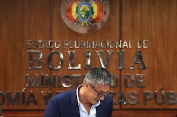 El entonces ministro de Economía y Finanzas Publicas de Bolivia, José Gabriel Espinoza, en una rueda de prensa en La Paz (Bolivia).EFE/ Luis Gandarillas