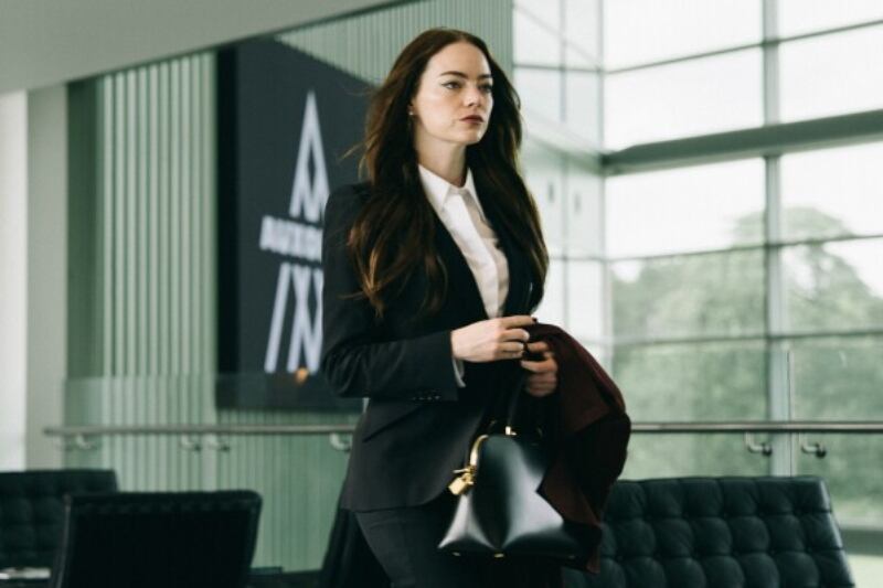 Emma Stone explora personajes radicales y desafíos transformadores durante su carrera, según destaca W Magazine (Captura de video)