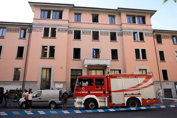Seis ancianos muertos y 81 heridos dejó un incendio en un geriátrico de Milán. (REUTERS)