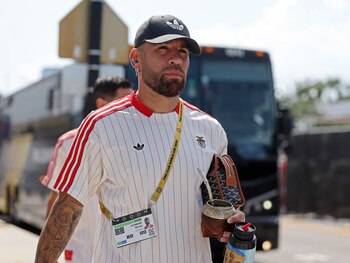Otamendi confirmó que continuará en