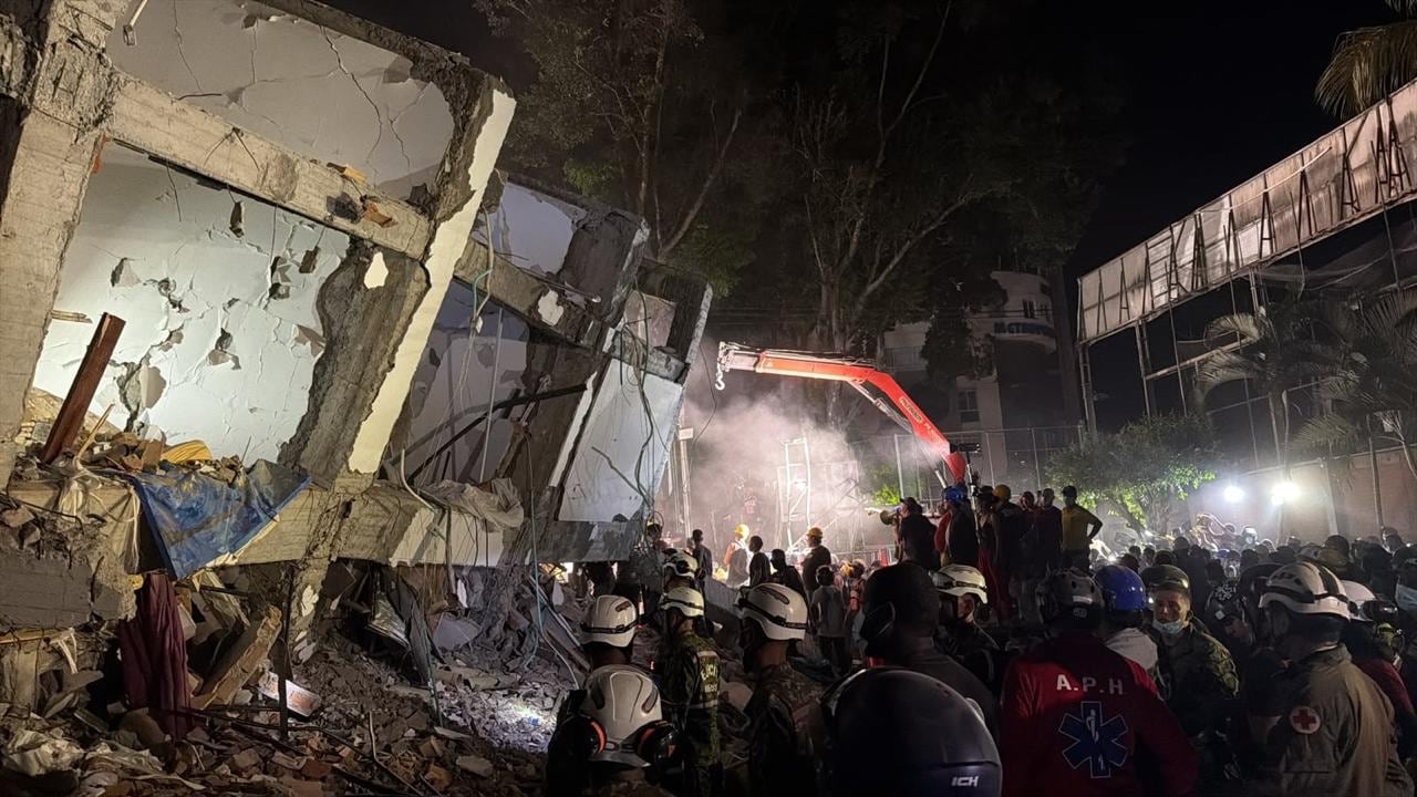 Rescate en el barrio El Refugio tras terremoto en Colombia (Vía Caracol Radio en X)