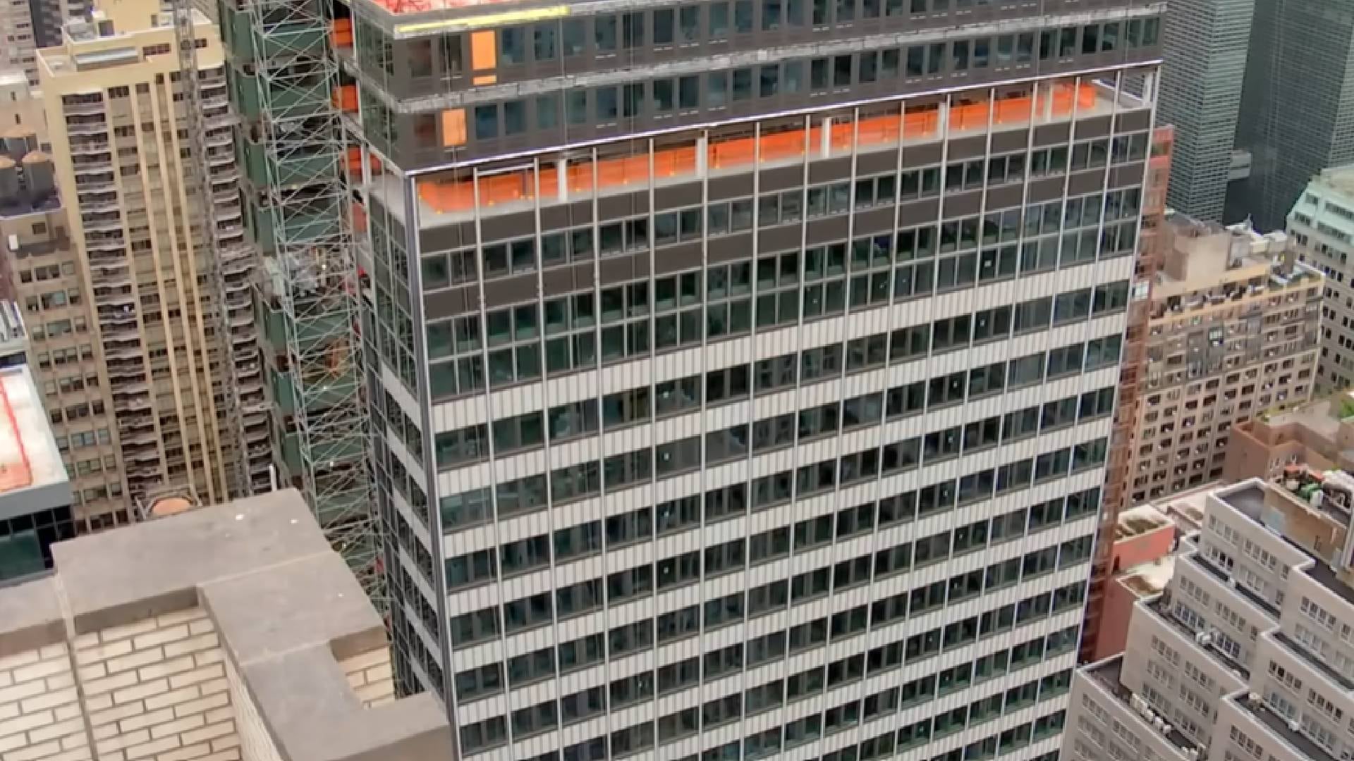 Las evacuaciones por el edificio de East 42nd Street incluyeron ocho inmuebles, una escuela, el consulado israelí, hoteles de la zona y un cierre de nueve manzanas al tráfico (ABC News)