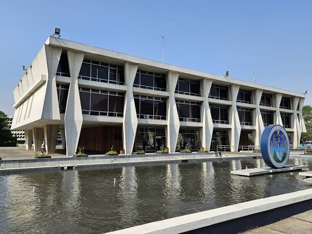 La USAC es la única universidad estatal en Guatemala, desde 2022, con la llegada de Walter Mazariegos como Rector, sufre una situación de inacción y proceso viciados. (USAC)
