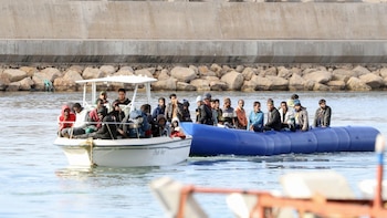 Más de 50 migrantes, incluidos