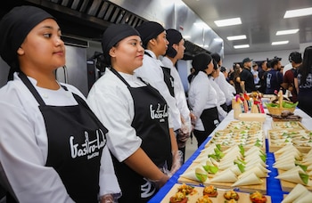 Gastro-Lab Surf City graduó a 1.277 personas desde 2021, con un 80% de participación femenina en El Salvador. (Foto cortesía Ministerio de Turismo)