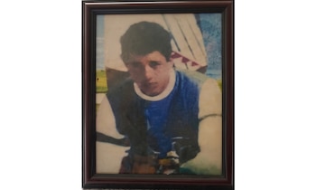 Con apenas 18 años, Raúl Sosa Hurtado fue reclutado por las Farc. Decidió permanecer en las filas armadas de la guerrilla y fue asesinado en 2005 - crédito Suministrada a Infobae Colombia