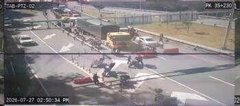 Las autoridades realizan cierre en los siguientes puntos de la vía: K44+700, K35+000, peaje Naranjal, K58+000, peaje Pipiral y K75+000, debido a la atención del siniestro vial registrado en el túnel Renacer. Sin una hora estimada para la reapertura - crédito Coviandina/X