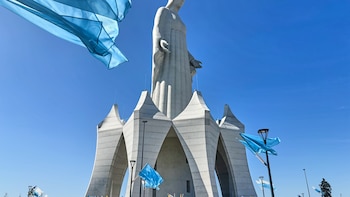 La estatua de la Virgen María más alta de Europa fue inaugurada en un pequeño pueblo de Polonia