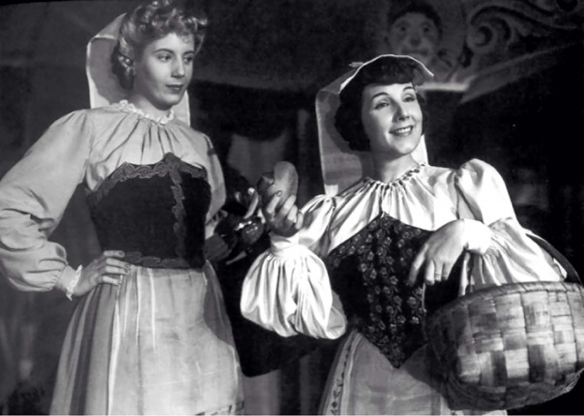 Junto a Eva Duarte en La cabalgata del circo, 1945