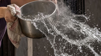 Mujer que habría quemado a su hermano menor con agua hirviendo fue beneficiada con prisión domiciliaria en Antioquia