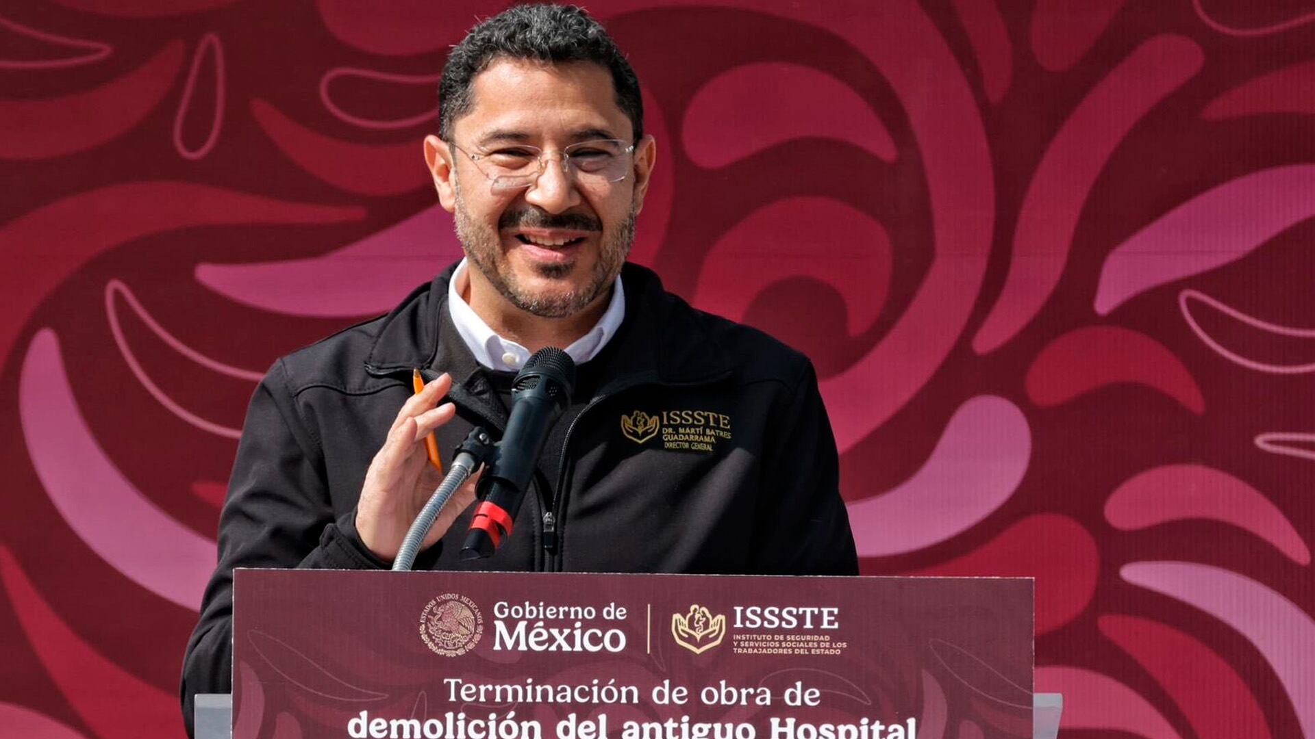 El antiguo hospital permaneció abandonado 13 años tras un dictamen de riesgo, generando insalubridad en Tlatelolco. Crédito: X, martibatres