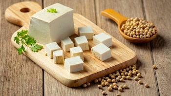 Cuántas proteínas tiene el tofu, el ‘superalimento’ que se adapta a cualquier plato y puede incluirse en todas las dietas