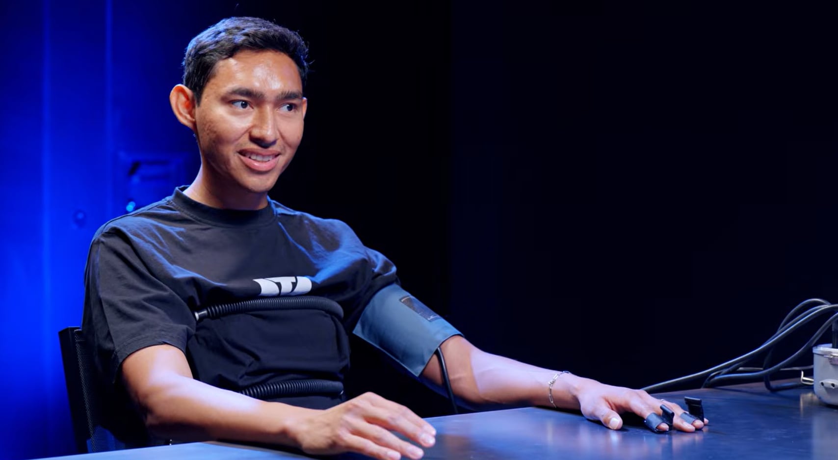 El salvadoreño Fernanfloo se sincera sobre su carrera, la fama y su esperado combate en La Velada del Año VI