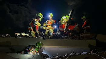 Rescatistas de Venezuela, México y El Salvador mantuvieron contacto directo con Aaron durante el operativo de rescate en La Guaira. (Foto: Secretaría de Prensa de la Presidencia)