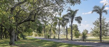 Lotes disponibles a pasos del