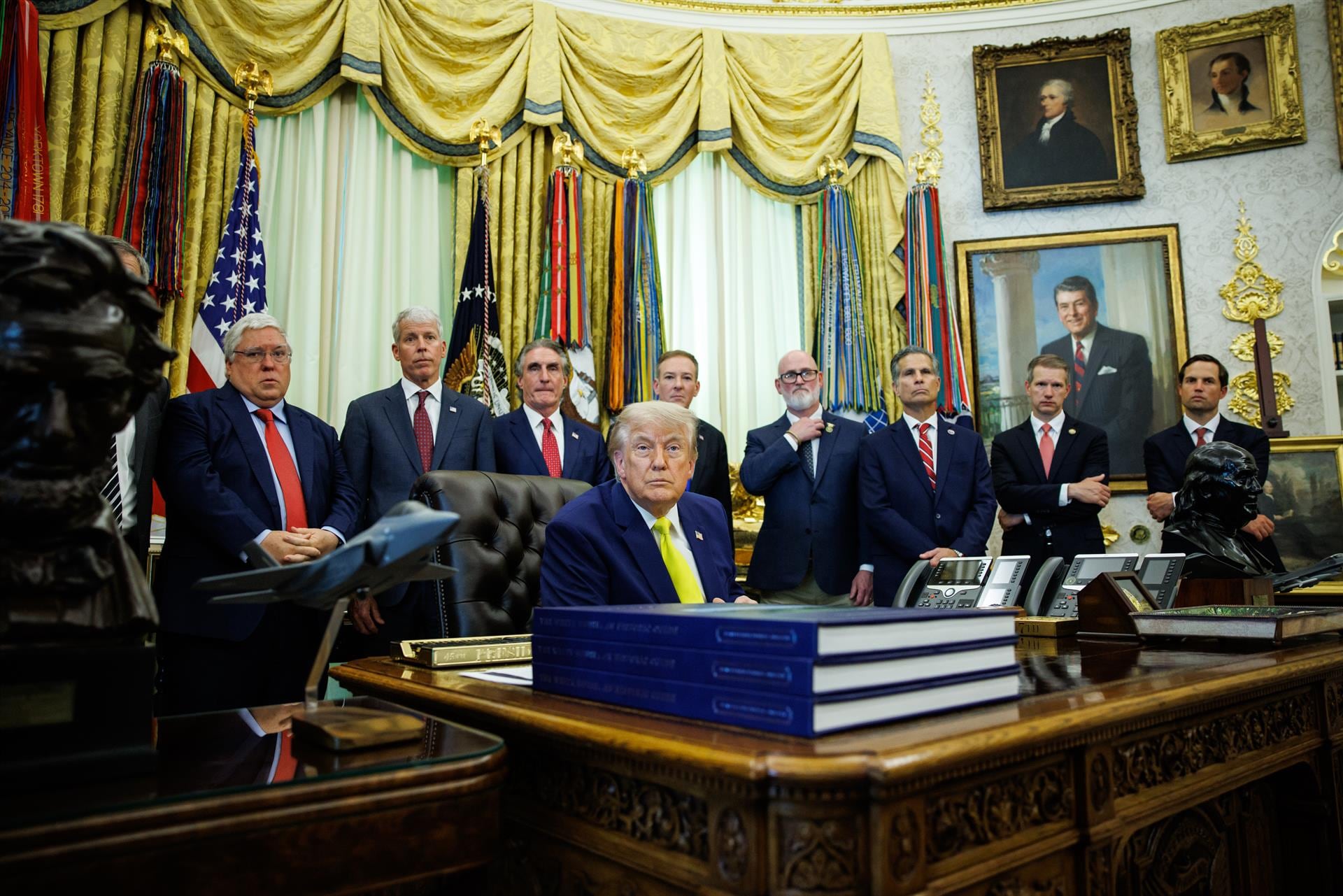 Un juez frenó la tasa de 100.000 dólares de Trump para visas H-1B