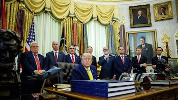 Lo que hay que saber sobre la tasa de USD 100.000 que Trump impuso a las visas H-1B y la decisión judicial que la anuló