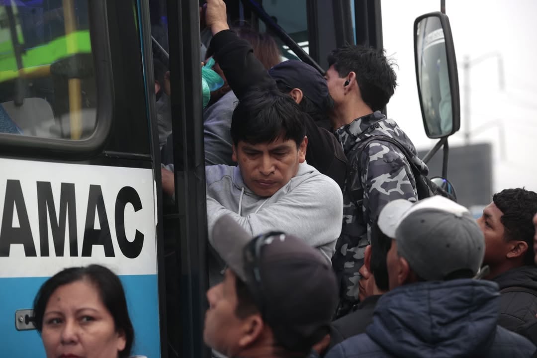 El gremio de transporte urbano anuncia una paralización de 24 horas este martes en respuesta al aumento de crímenes y extorsiones.