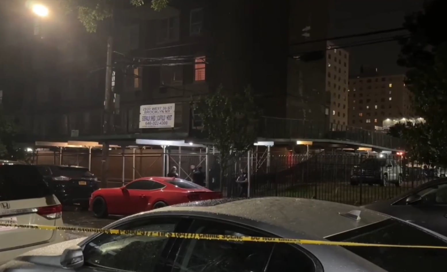 La policía recuperó un arma en la escena, pero no hay detenidos y continúa la investigación (X/Oliya Scootercaster)