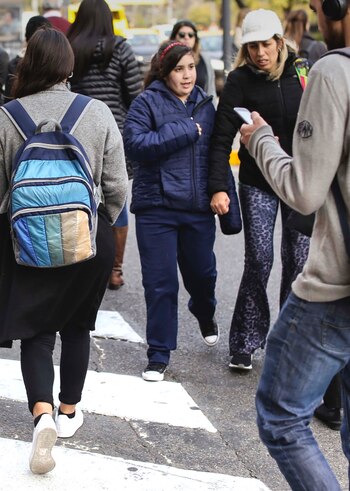Las mujeres destinan unas 5