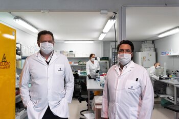 Los científicos Fernando Goldbaum y