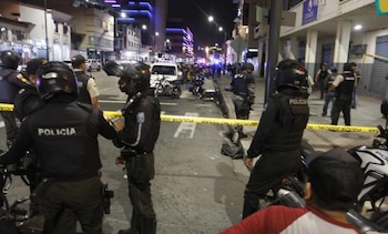 Los policías fueron interceptados por sicarios. (Christian Vinueza/ EXTRA)