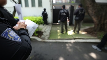Tras una persecución, detienen a cuatro personas por intentar despojar de su casa a una mujer de 74 años en Tláhuac