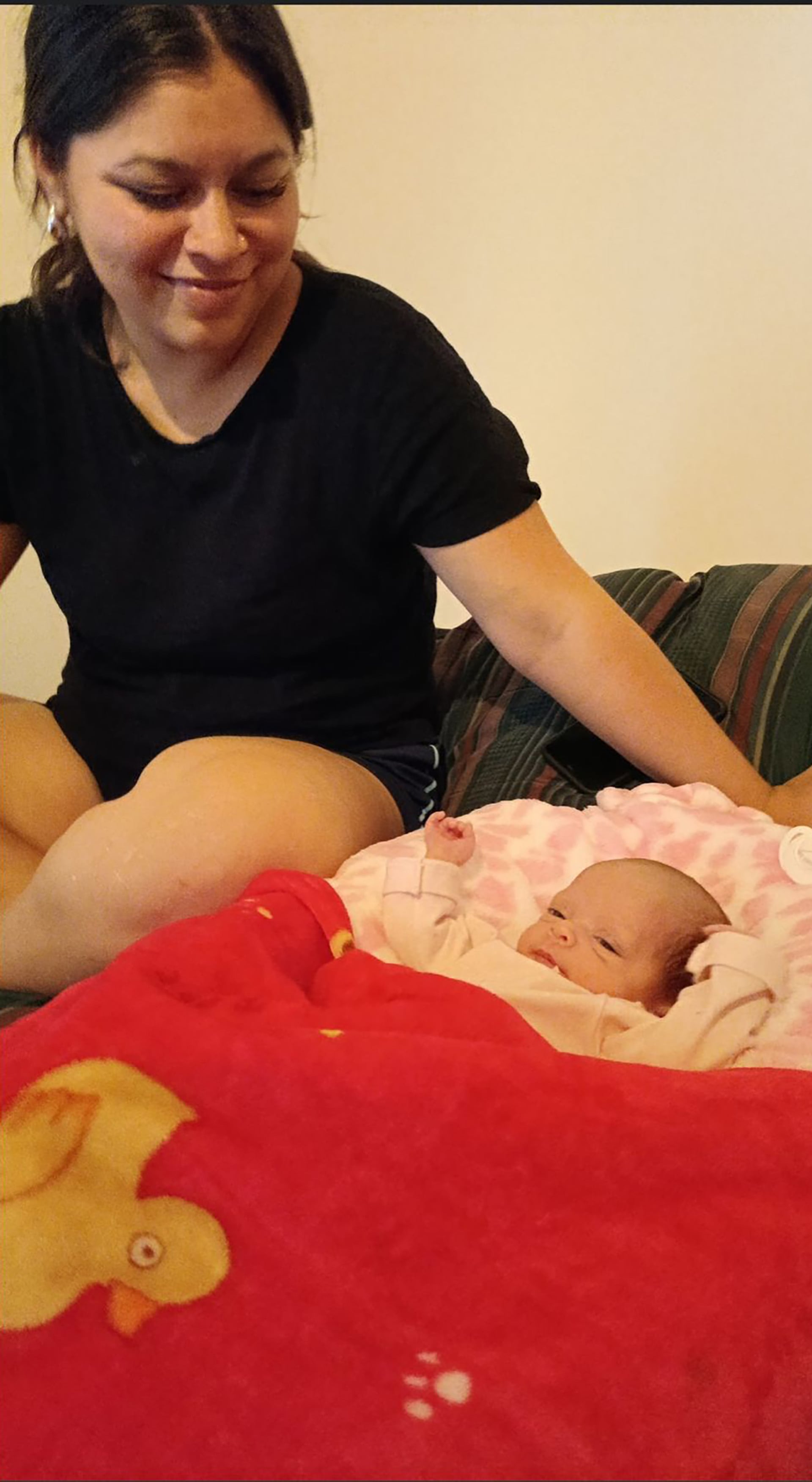 La primera noche de Martina en su casa con su mamá