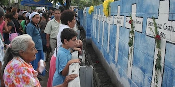 Tragedia de bus inundado en la colonia Málaga en El Salvador en 2008