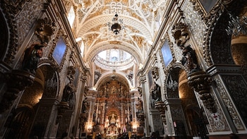 Cierre temporal de la Basílica de Nuestra Señora de las Angustias tras el terremoto de magnitud 5