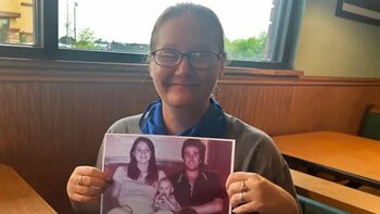 Holly, de 42 años, con