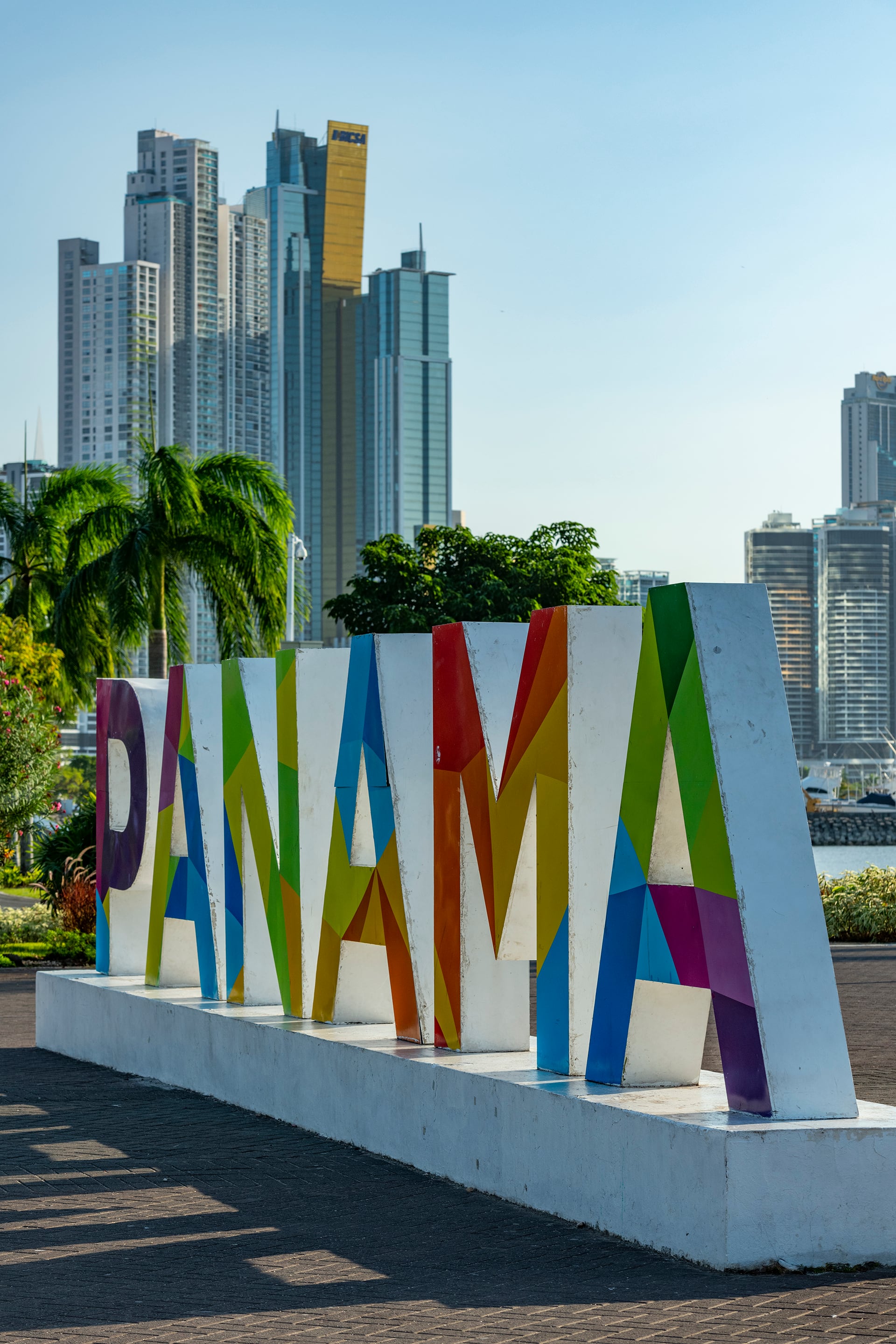 La Alcaldía de Panamá fijó como área oficial de celebración la Cinta Costera I y la avenida Balboa, con tarima principal y actividades comerciales programadas desde el viernes 13.(Freepik)