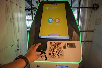 Fotografía de archivo de un cajero de criptomonedas . EFE/ Isaac Esquivel
