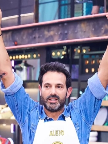 Alejandro Estrada explicó cómo se golpeó el codo - crédito @alejoestrada/IG