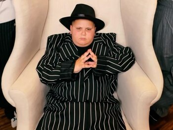 The Rizzler alterna entre grabaciones,